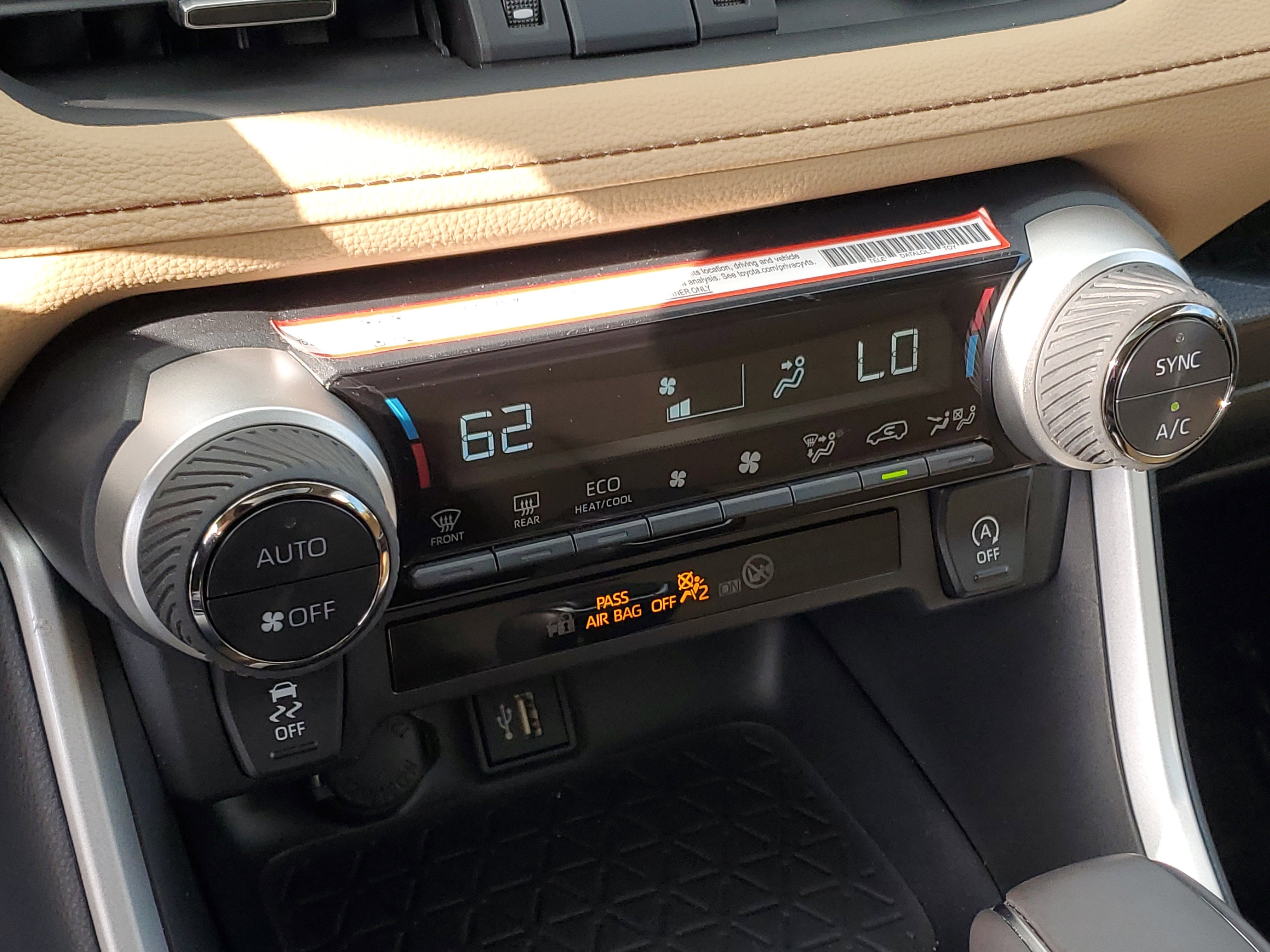 Used 2025 Toyota RAV4 XLE Premium image 27