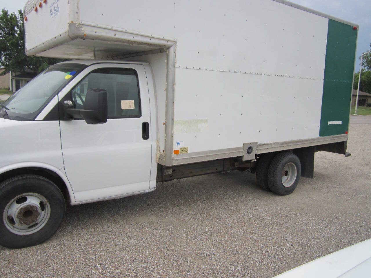 Used 2010 Chevrolet Express 3500 Extended RWD image 2
