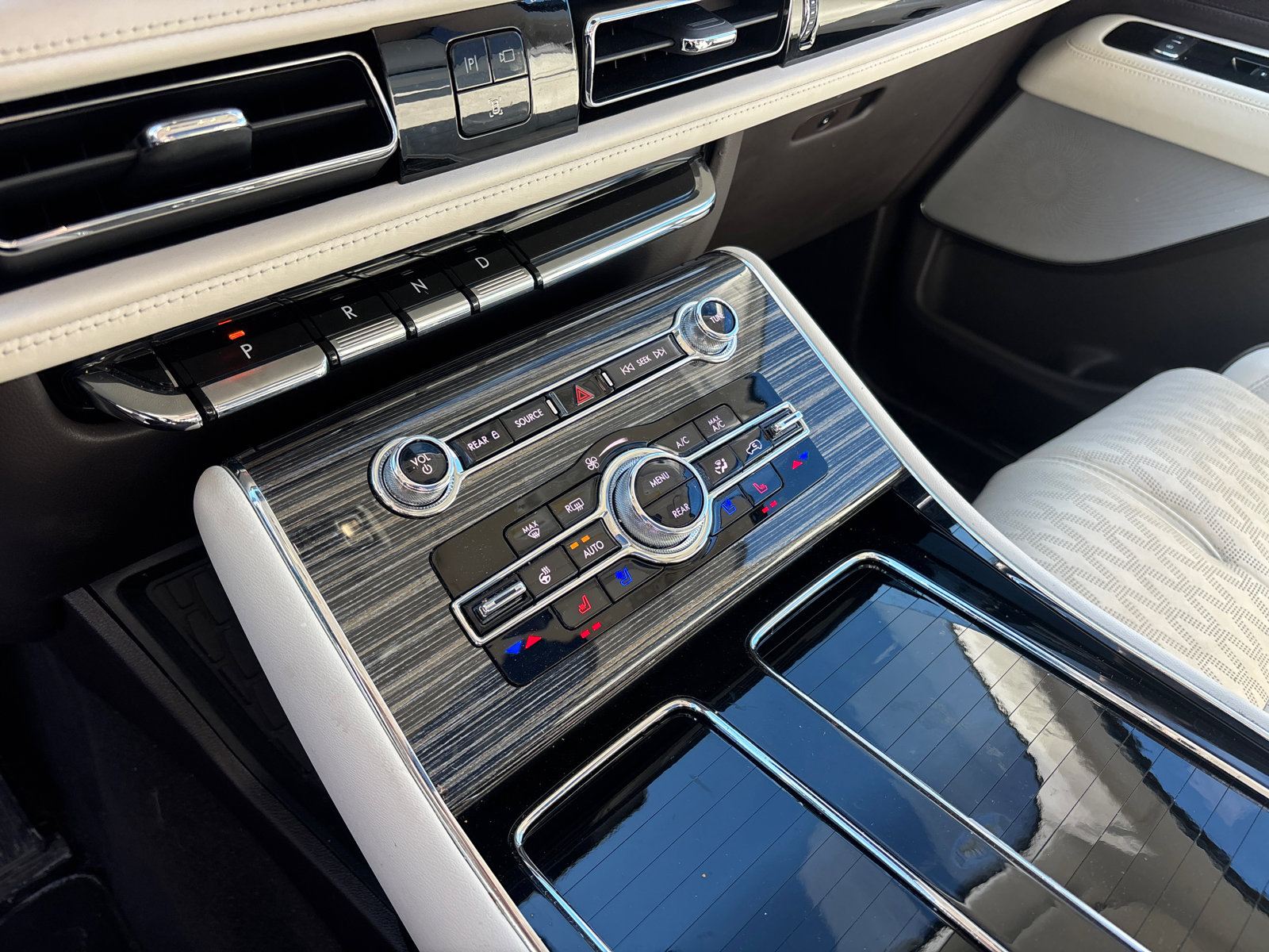 Used 2024 Lincoln Aviator Black Label w/ Jet Package image 22