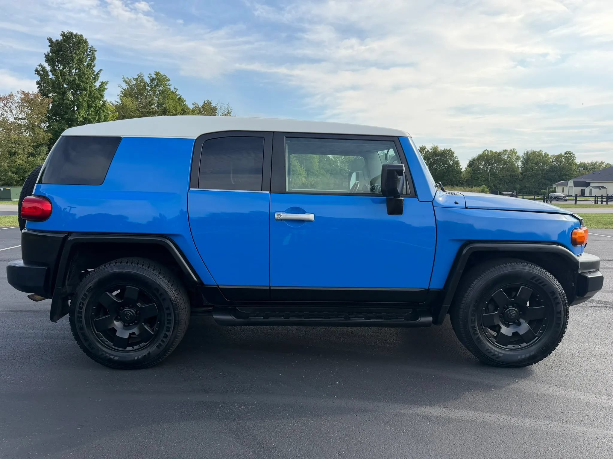 Used 2007 Toyota FJ Cruiser 2WD w/ Upgrade Pkg 2 image 7