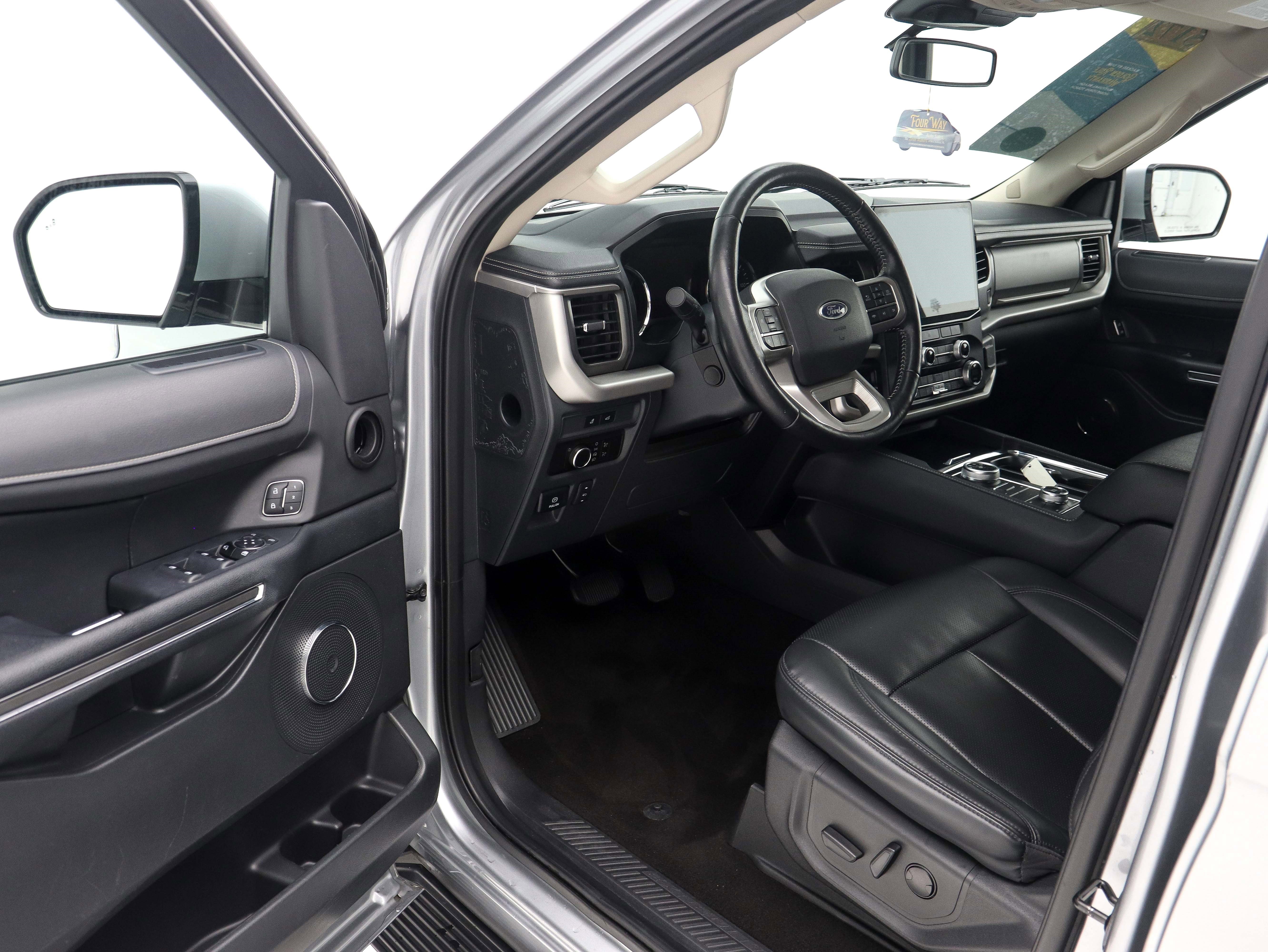 Used 2023 Ford Expedition Max XLT image 20