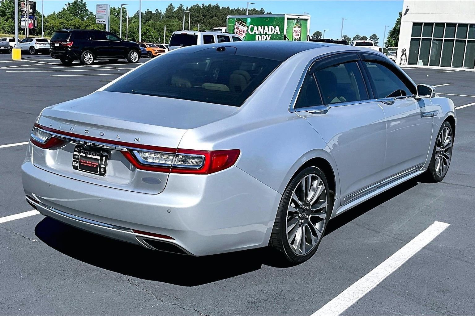 Used 2017 Lincoln Continental Reserve FWD image 6