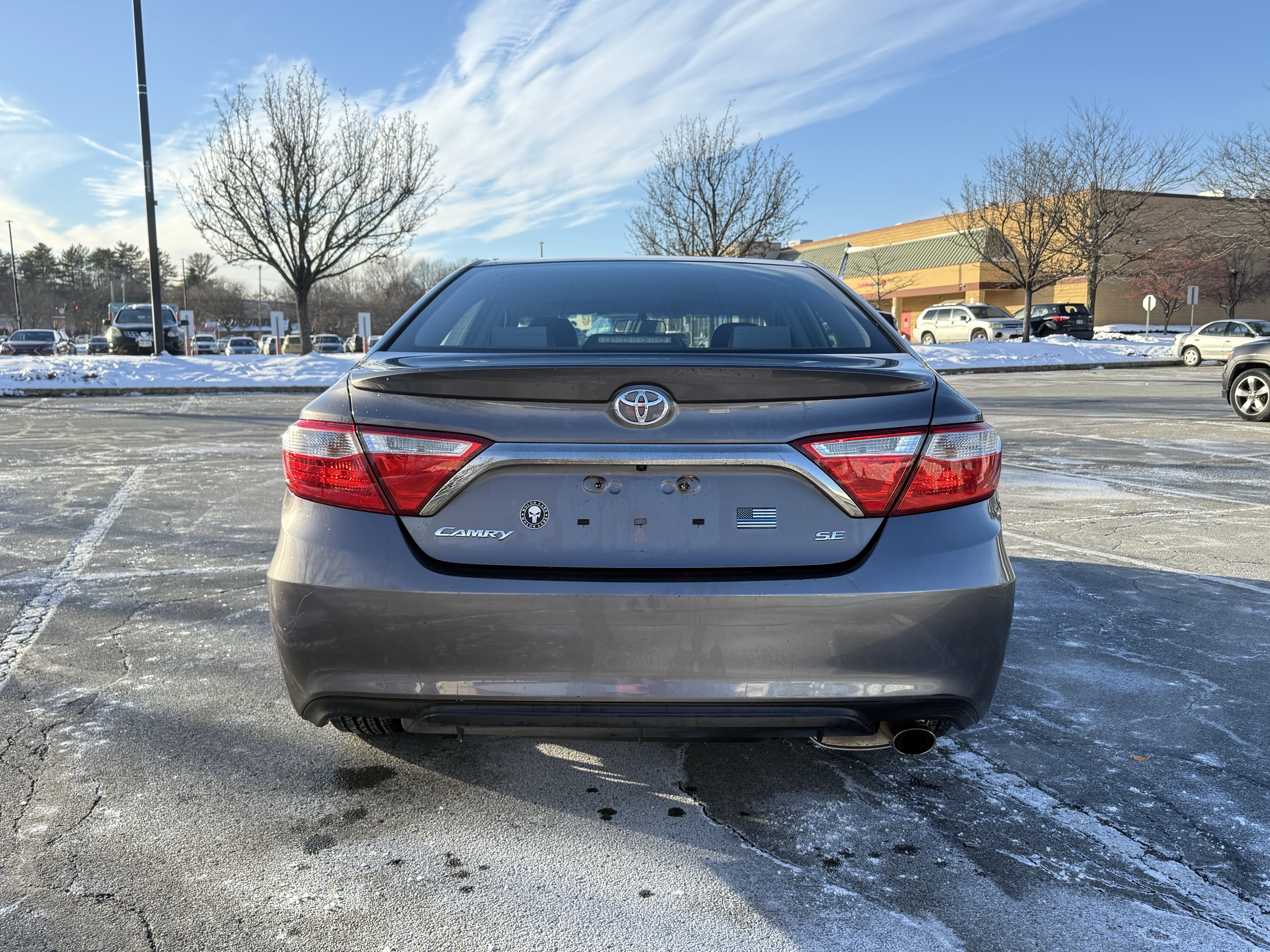 Used 2017 Toyota Camry SE image 4