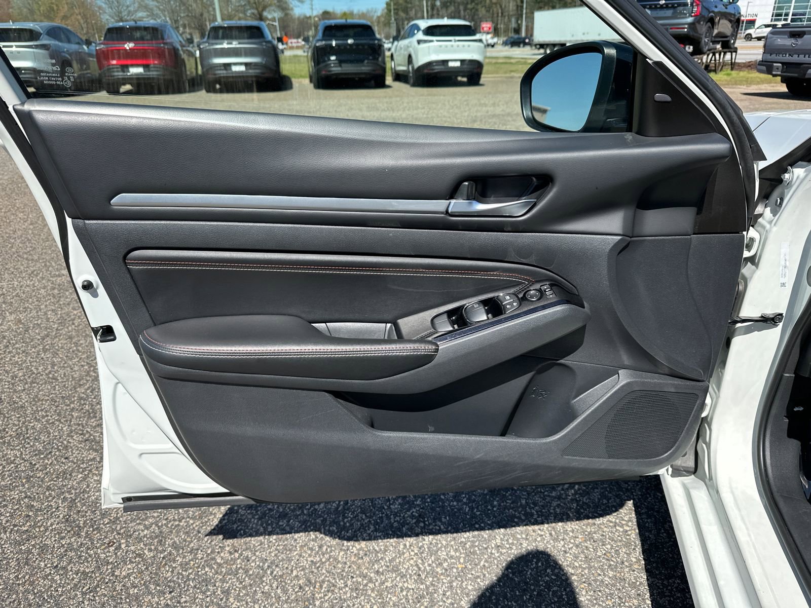 Certified 2023 Nissan Altima 2.0 SR FWD image 8