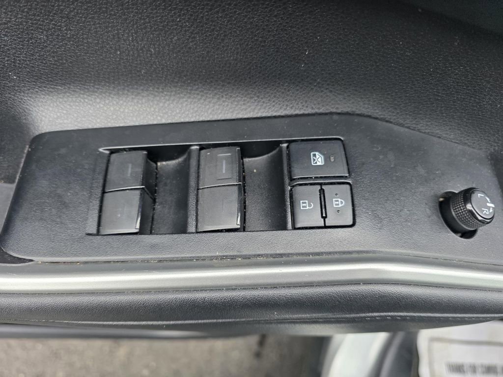 Used 2022 Toyota Highlander XLE image 12