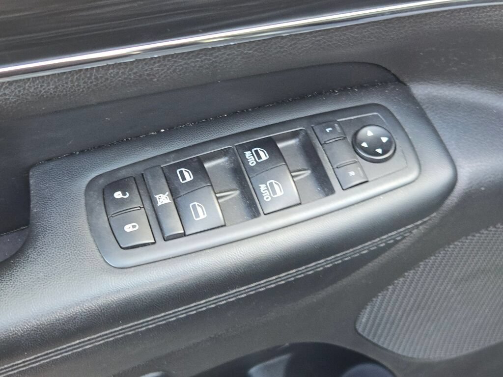 Used 2019 Jeep Grand Cherokee Limited AWD/4WD image 24