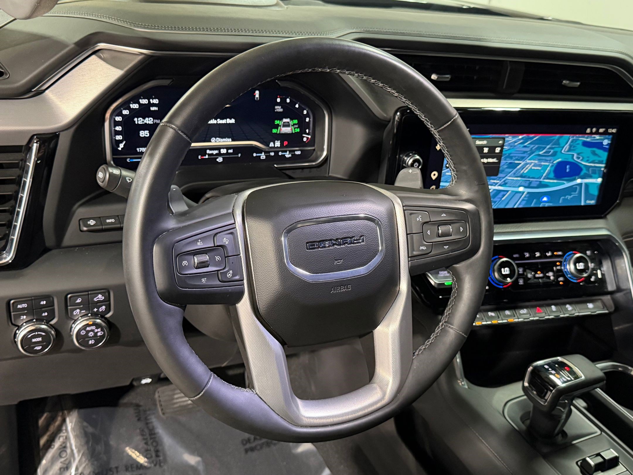 Used 2023 GMC Sierra 1500 Denali w/ Technology Package AWD/4WD image 4
