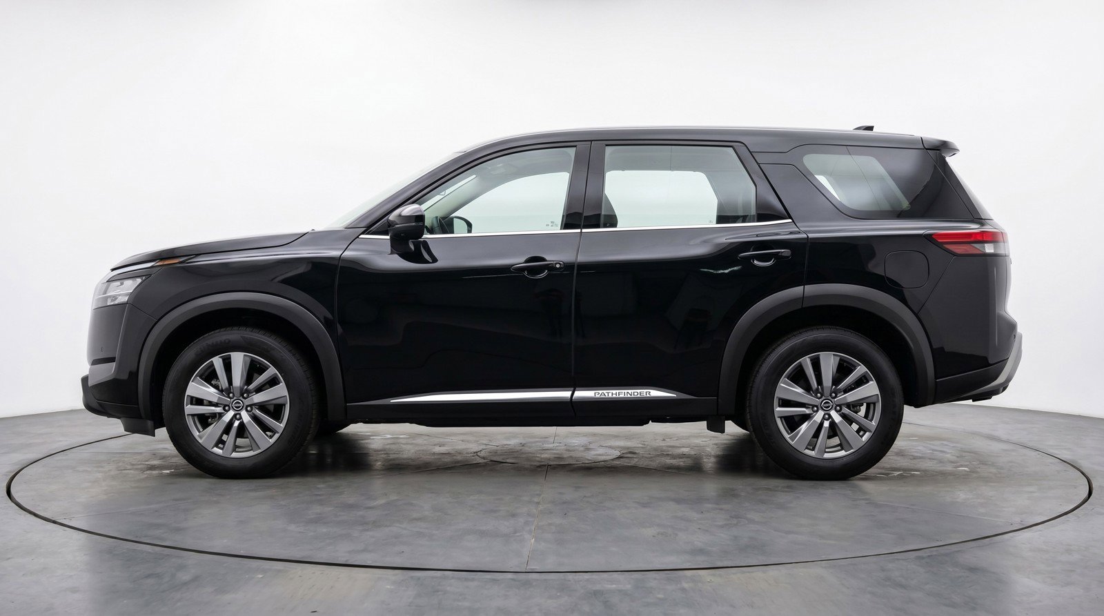 Used 2025 Nissan Pathfinder SV FWD image 5