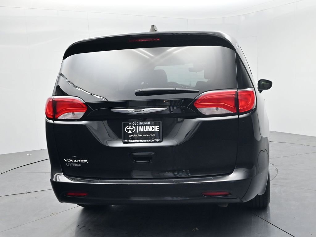 Used 2023 Chrysler Voyager LX image 7