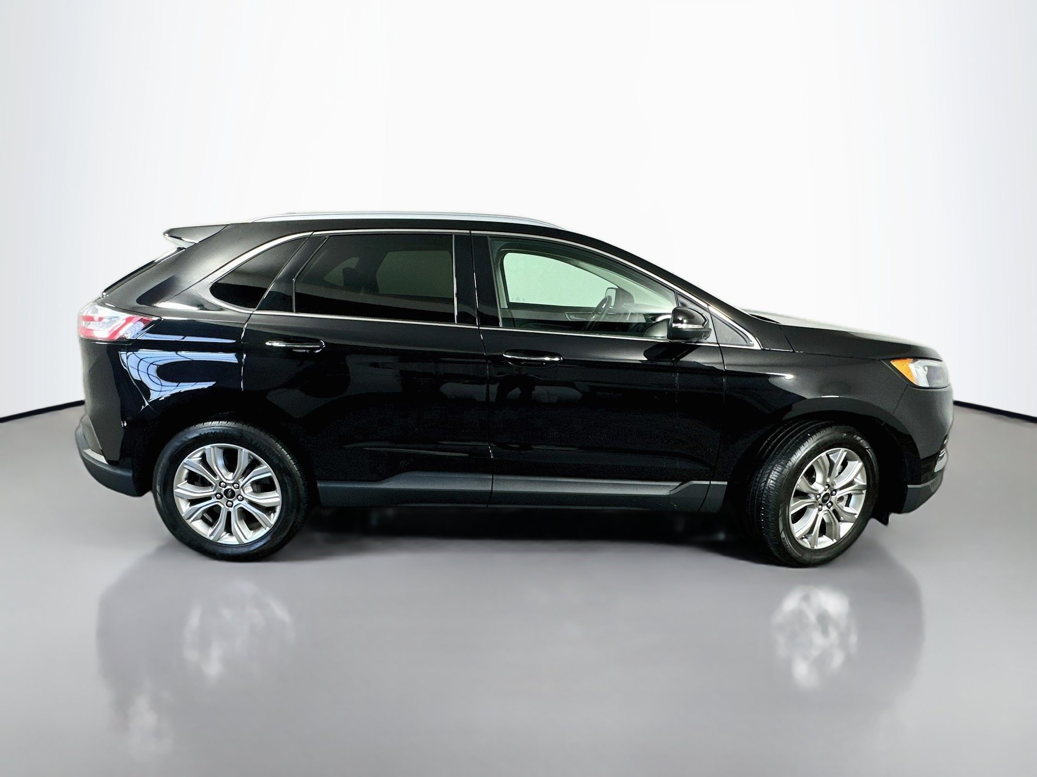 Used 2024 Ford Edge Titanium AWD/4WD image 8