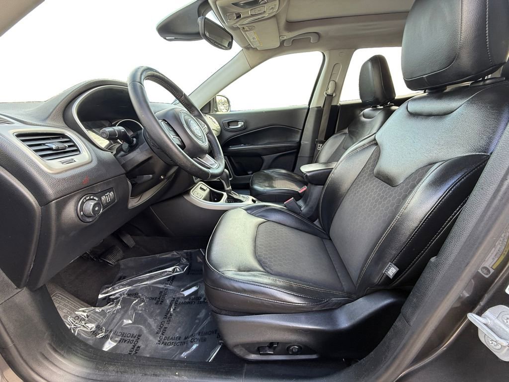 Used 2018 Jeep Compass Latitude w/ Popular Equipment Group FWD image 9