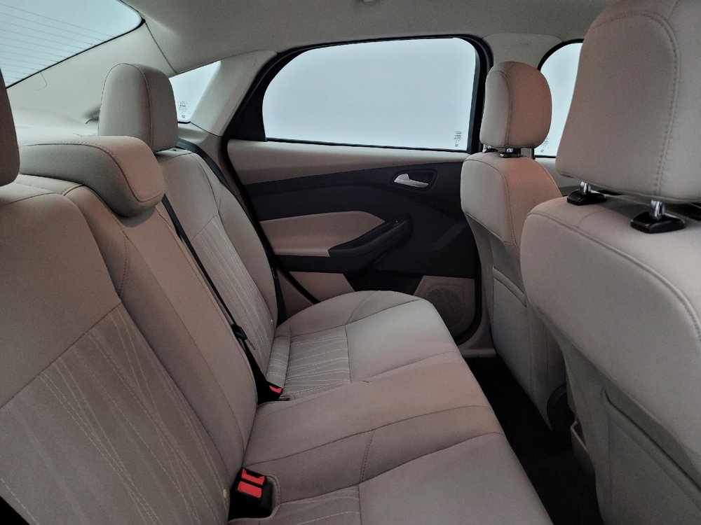 Used 2015 Ford Focus SE w/ SE Sport Package FWD image 19