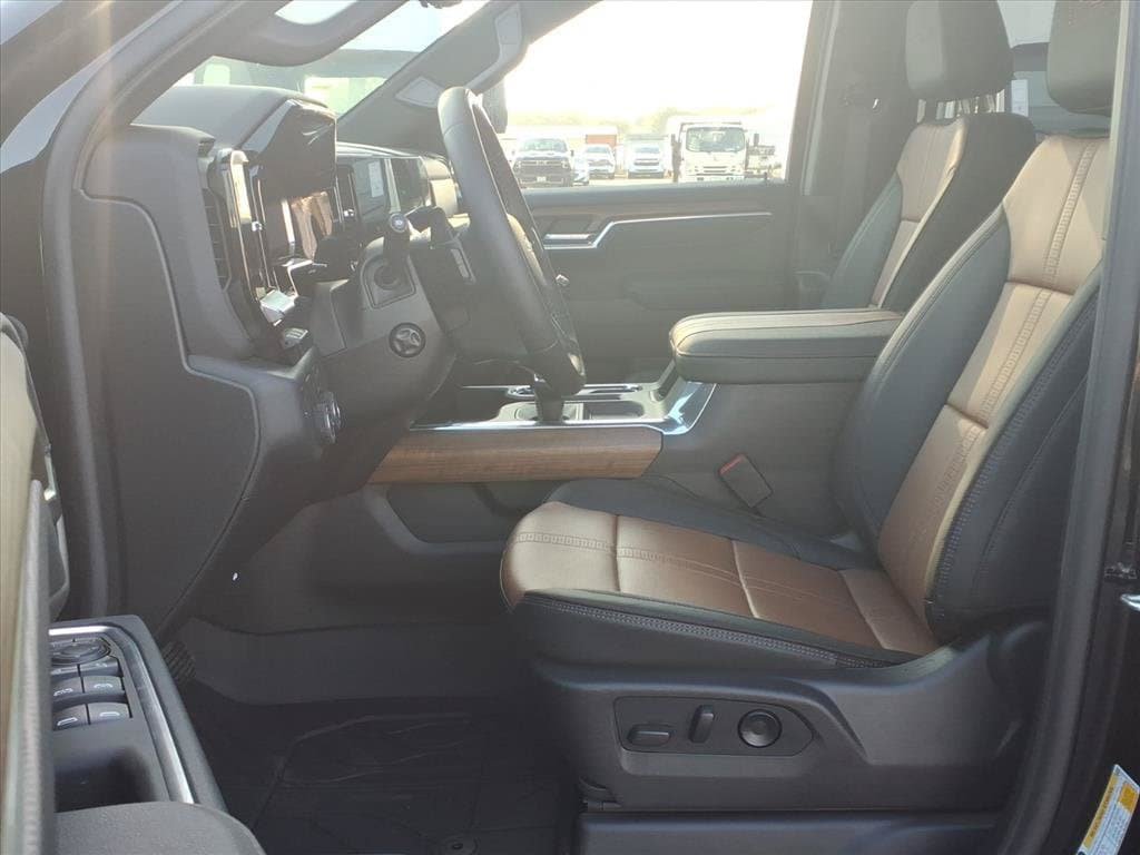 New 2026 Chevrolet Silverado 1500 High Country RWD image 17
