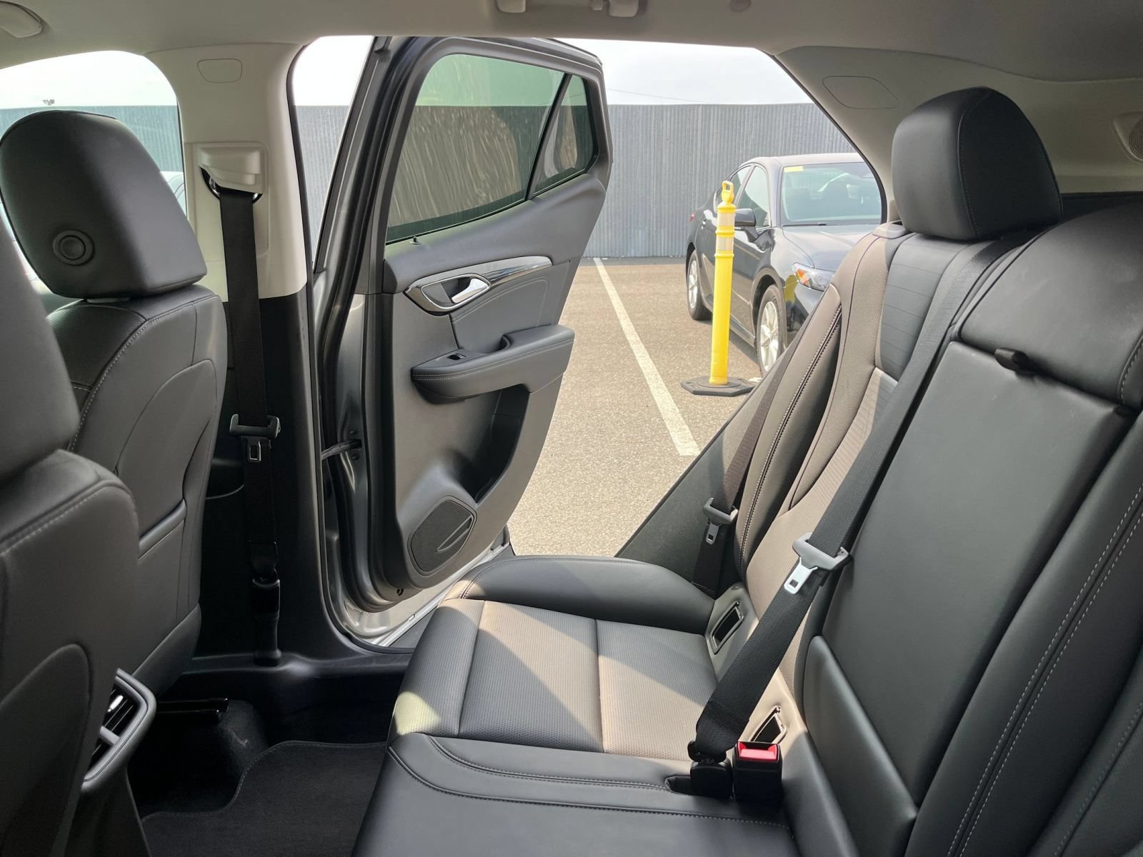 Used 2024 Buick Envision Preferred AWD/4WD image 39