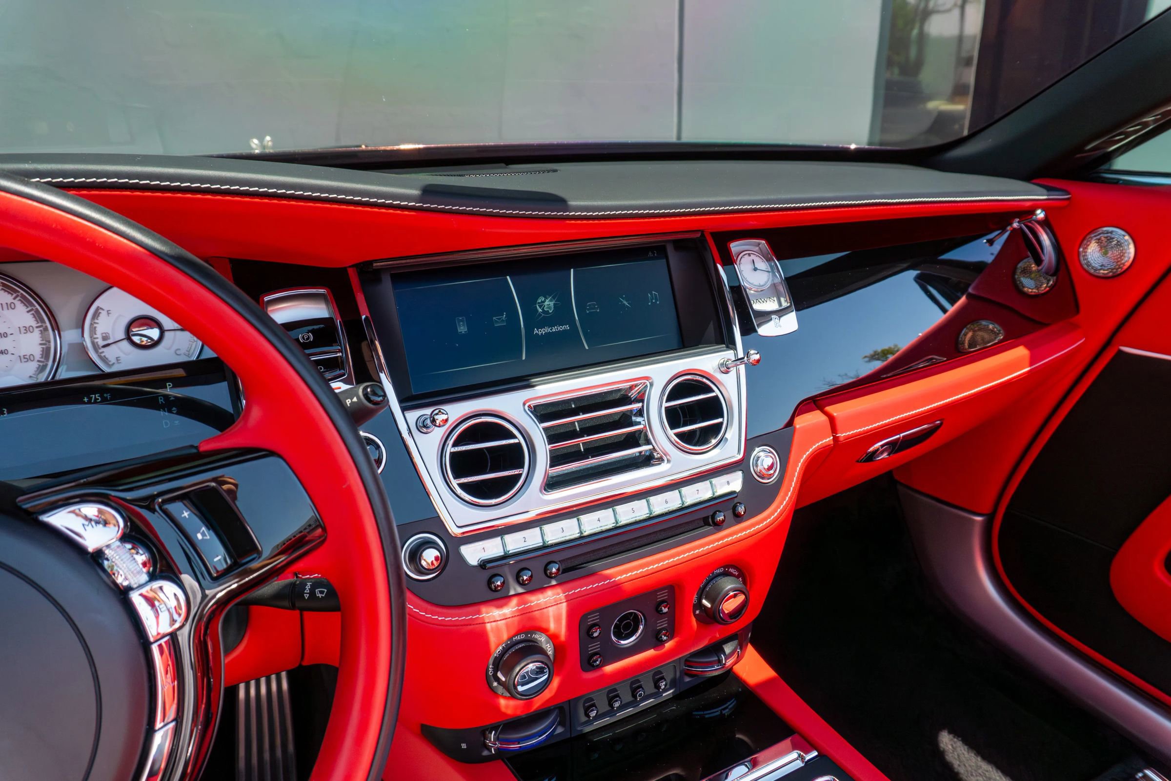 Used 2019 Rolls-Royce Dawn RWD image 77