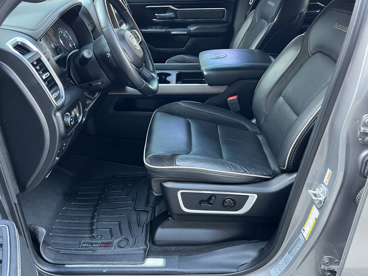 Used 2020 RAM 1500 Laramie w/ Sport Appearance Package AWD/4WD image 17