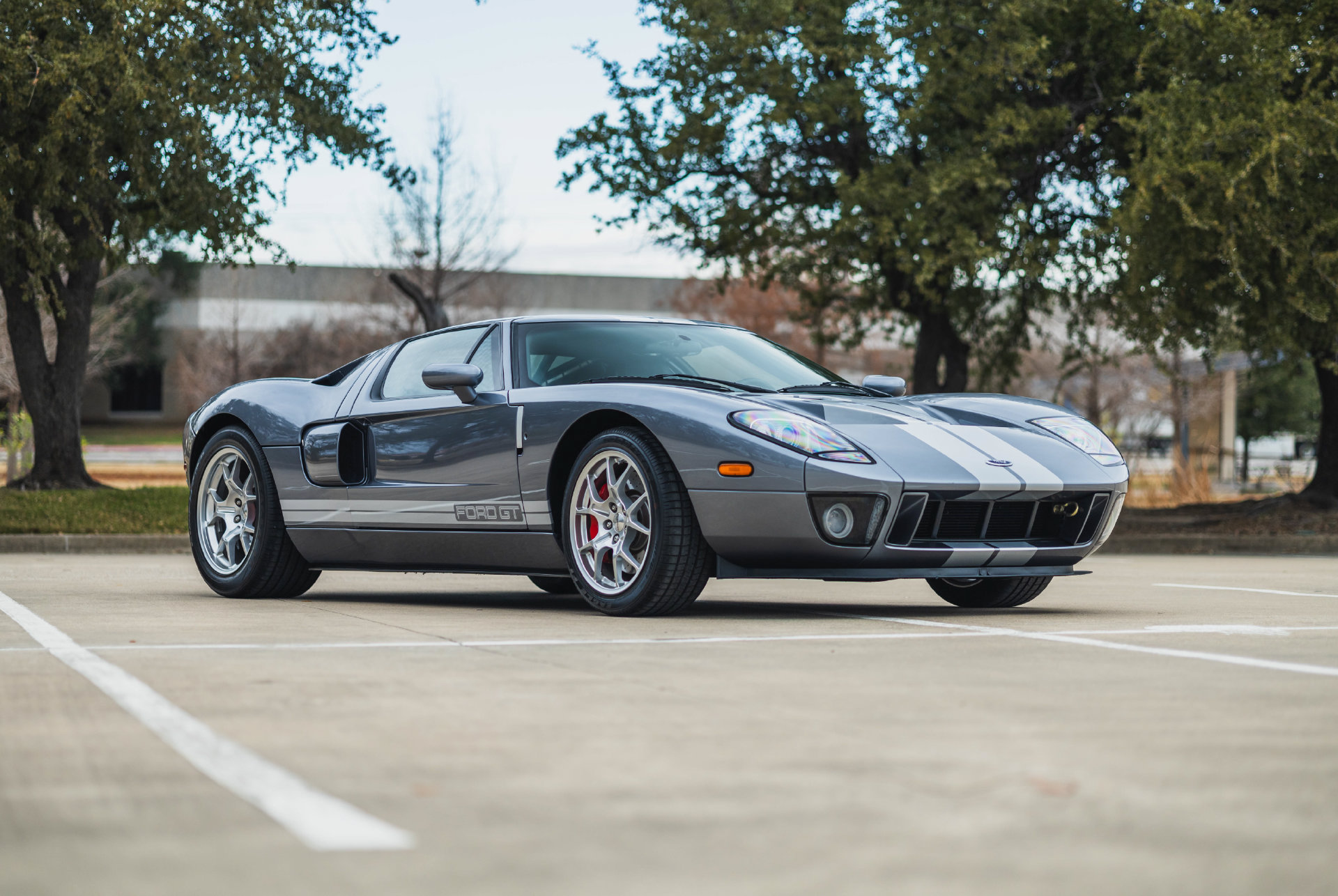 Used 2006 Ford GT RWD image 37