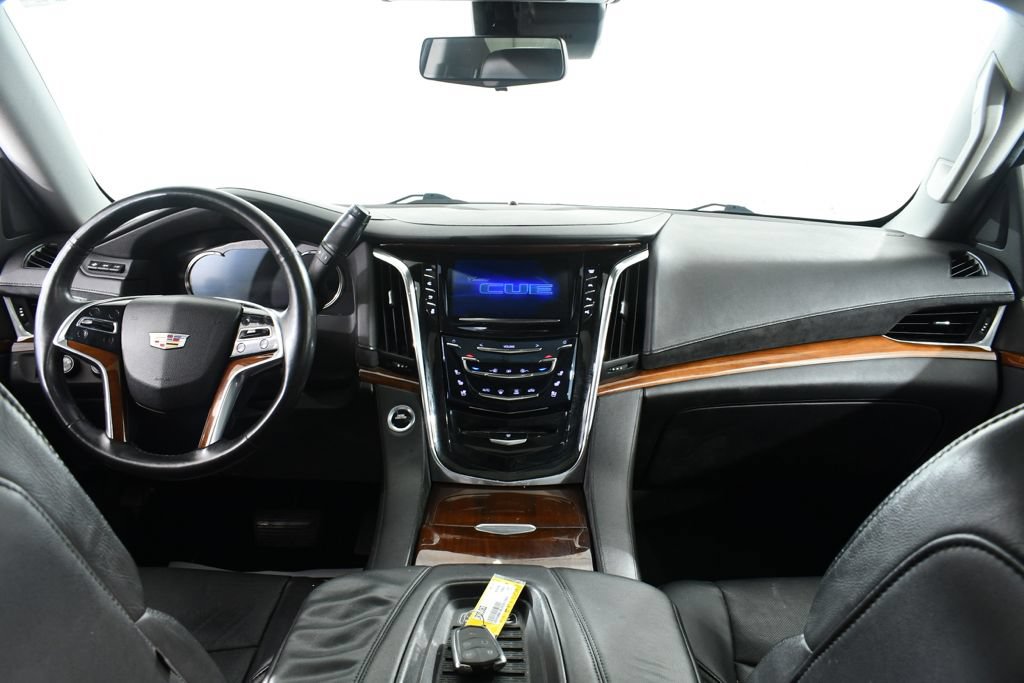 Used 2018 Cadillac Escalade Luxury AWD/4WD image 7