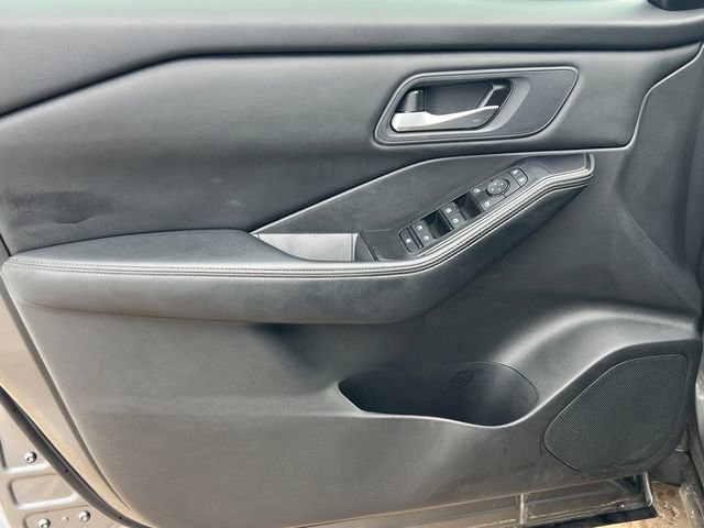 Used 2024 Nissan Rogue SV image 14