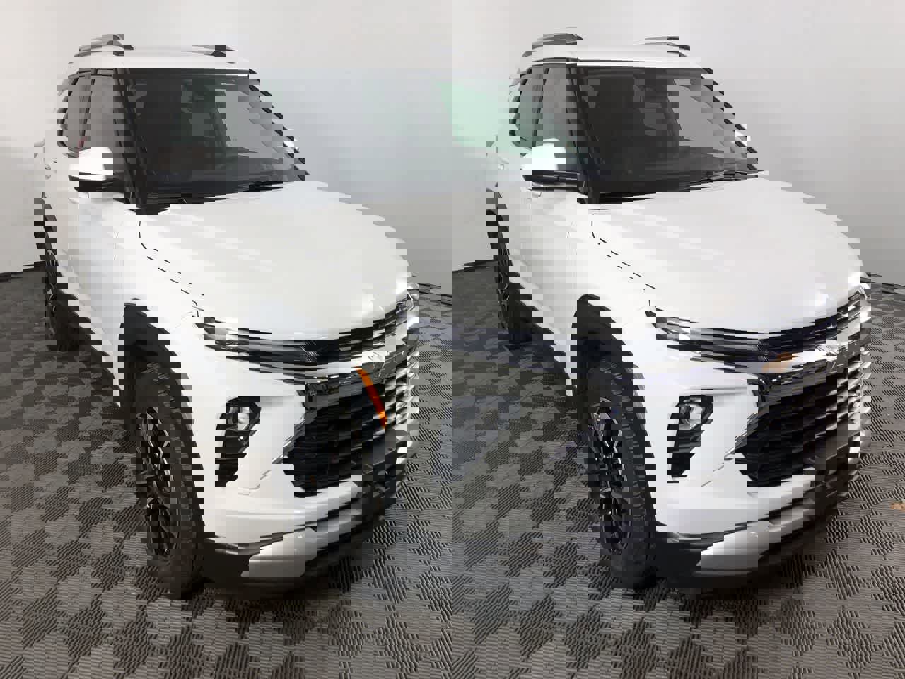 Used 2025 Chevrolet TrailBlazer LT image 2