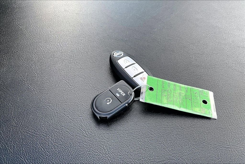 Used 2018 Nissan Titan SV w/ SV Convenience Package image 12