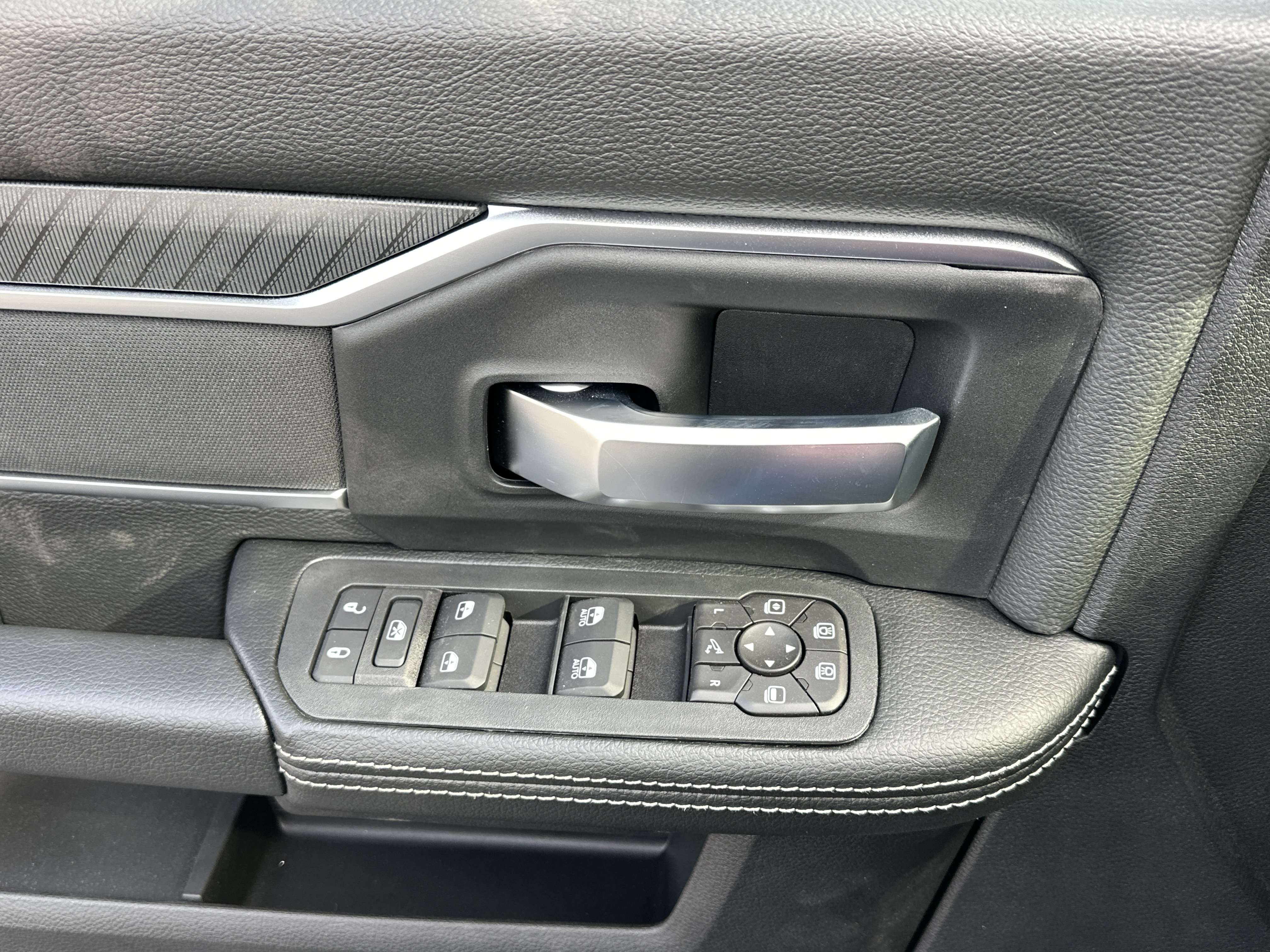New 2026 RAM 2500 Big Horn AWD/4WD image 12