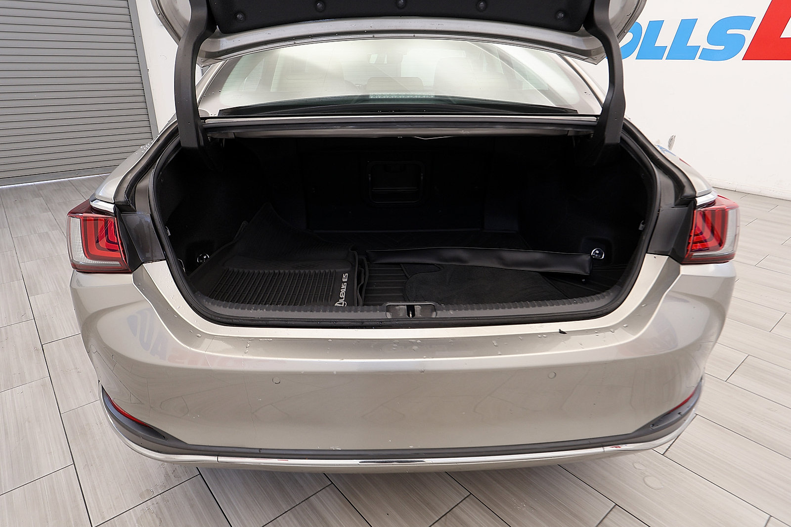 Used 2020 Lexus ES 300h w/ Accessory Package 2 FWD image 31