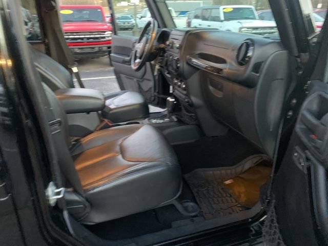 Used 2015 Jeep Wrangler Unlimited Sahara image 16