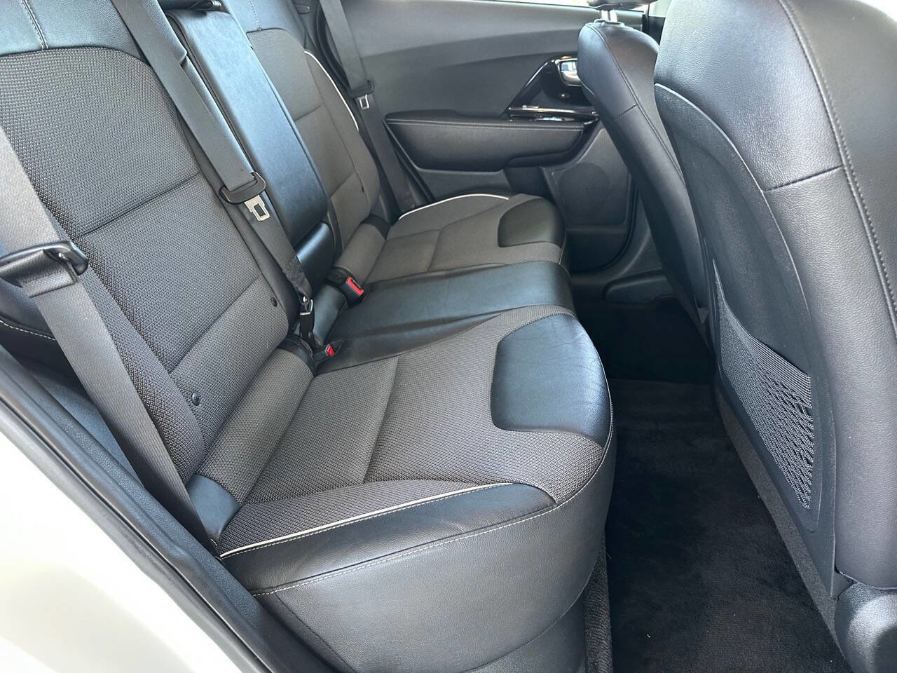 Used 2021 Kia Niro EX FWD image 19