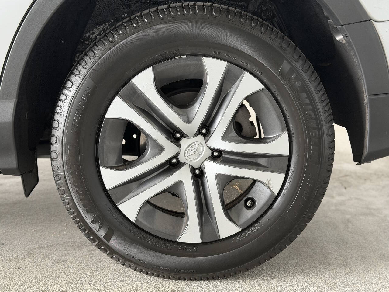 Used 2017 Toyota RAV4 LE w/ Carpet Mat Package AWD/4WD image 36