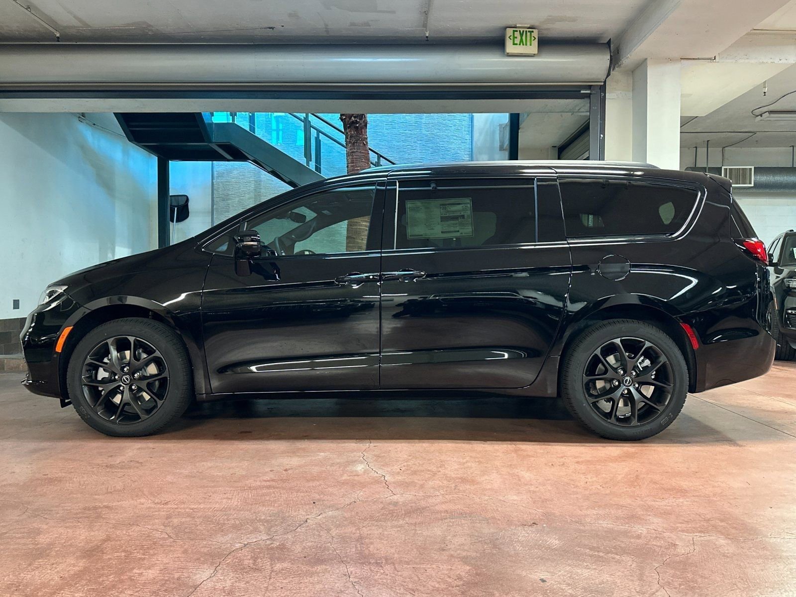 New 2026 Chrysler Pacifica Limited w/ S Appearance Package image 2