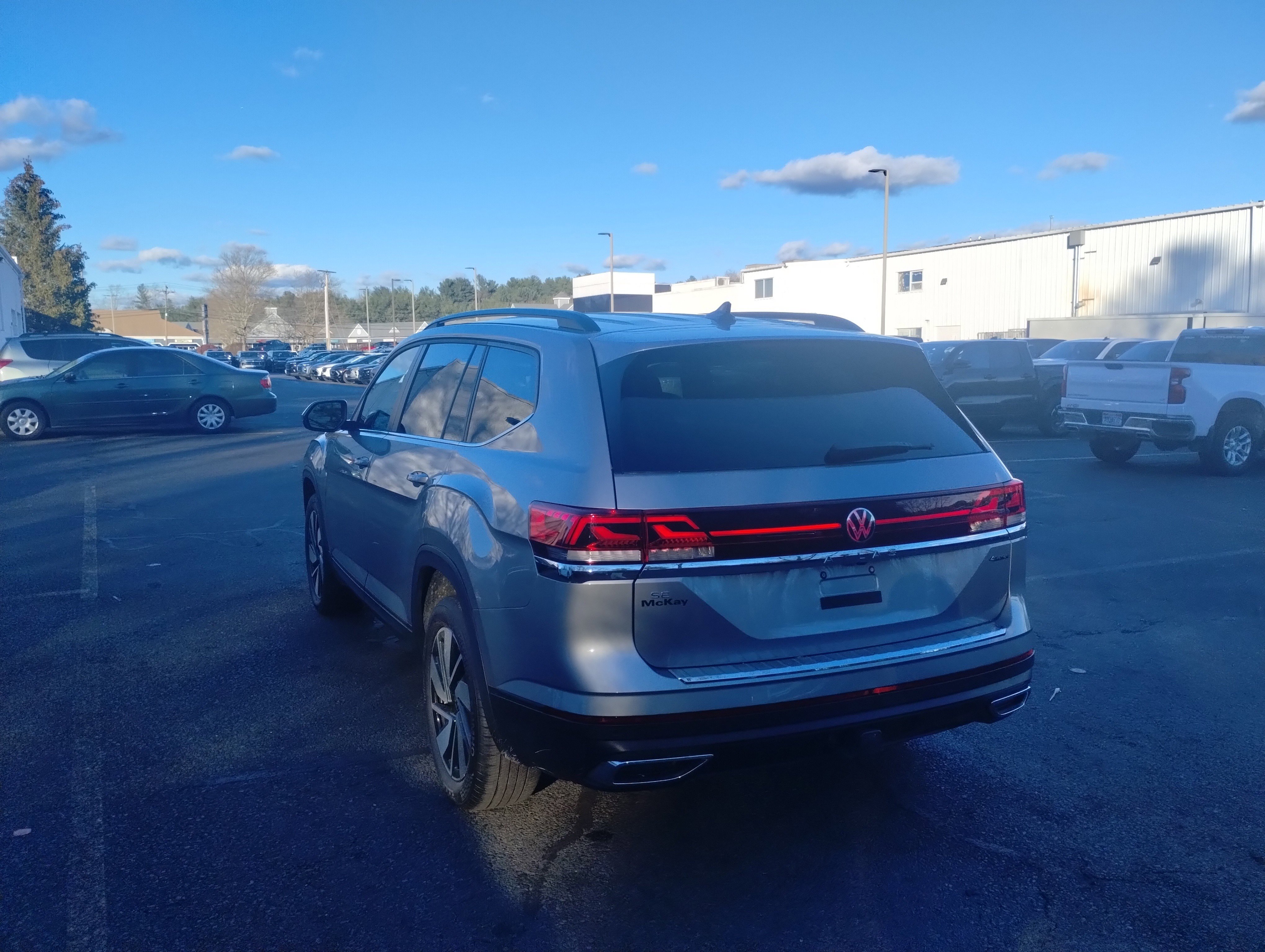 Used 2024 Volkswagen Atlas SE image 5