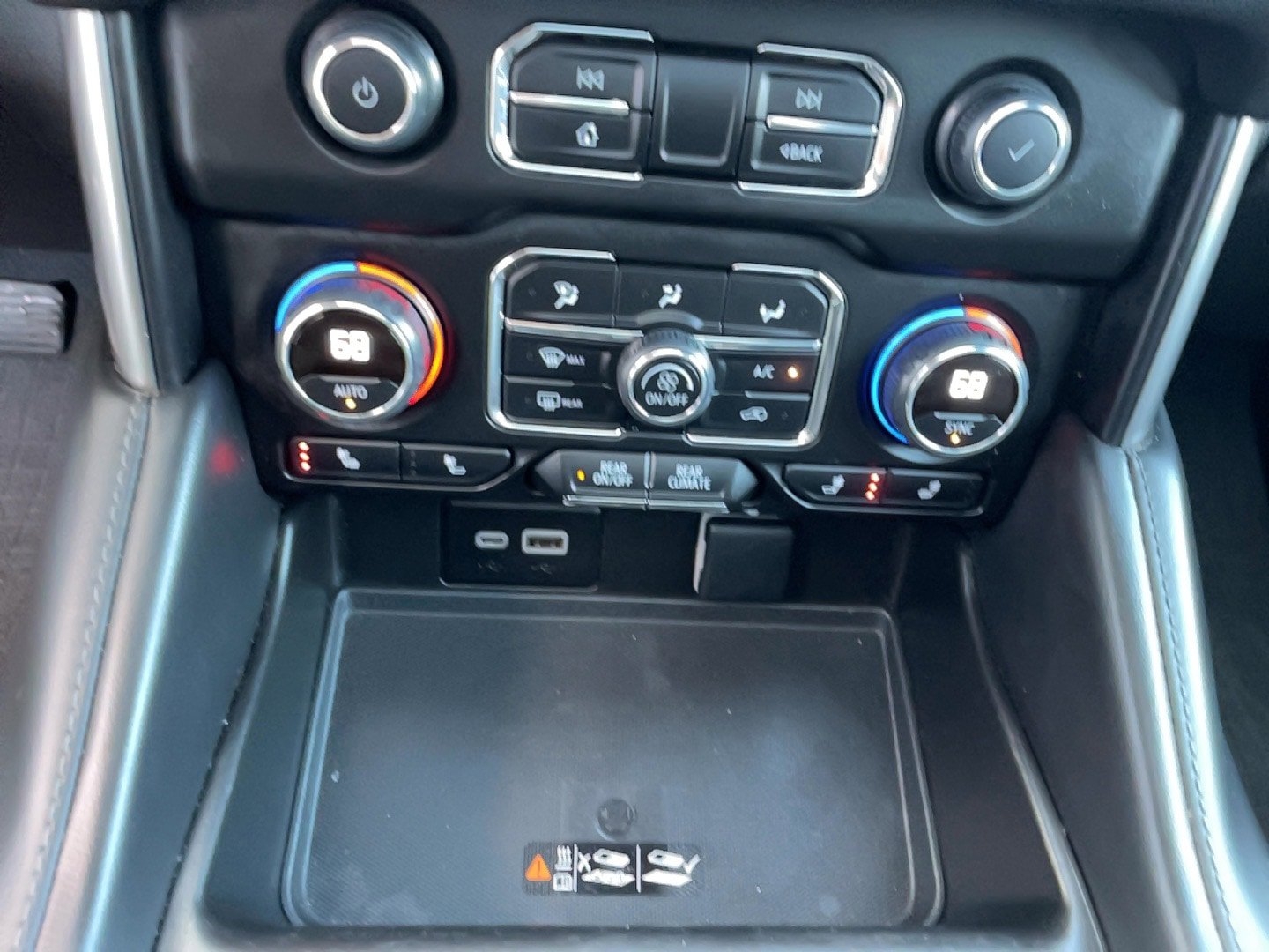 Used 2023 Chevrolet Suburban Z71 w/ Luxury Package AWD/4WD image 20