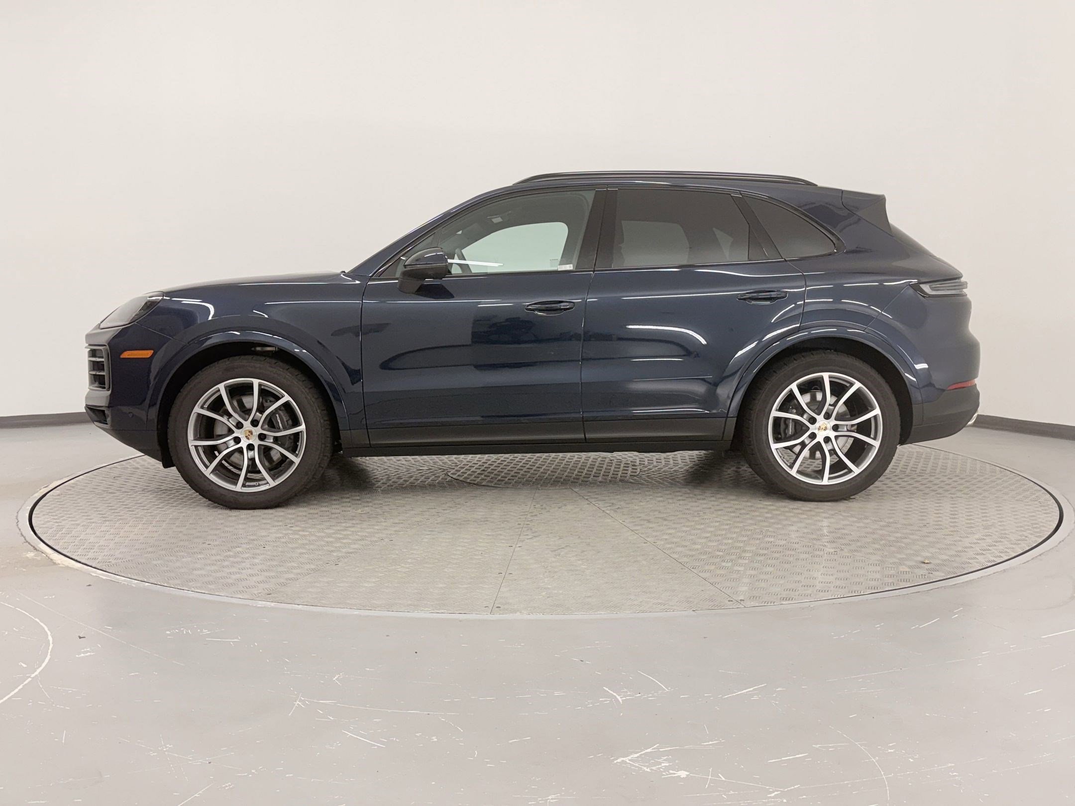 Used 2025 Porsche Cayenne image 2