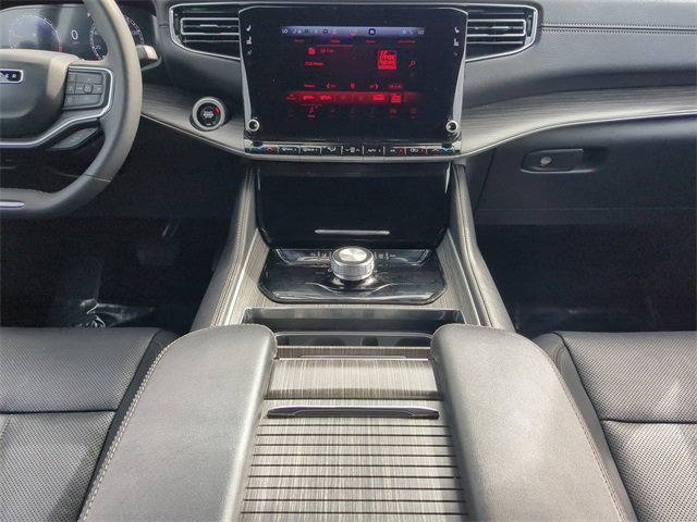 Used 2024 Jeep Wagoneer Series II w/ Flexible Seating Group image 18