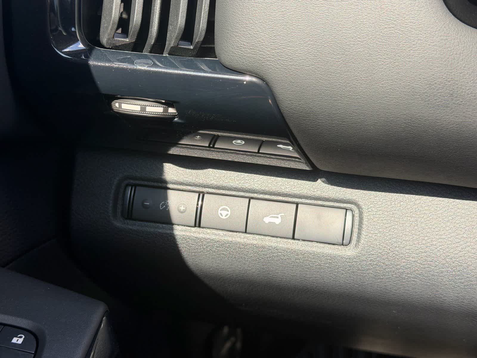 New 2026 Nissan Pathfinder SV FWD image 25