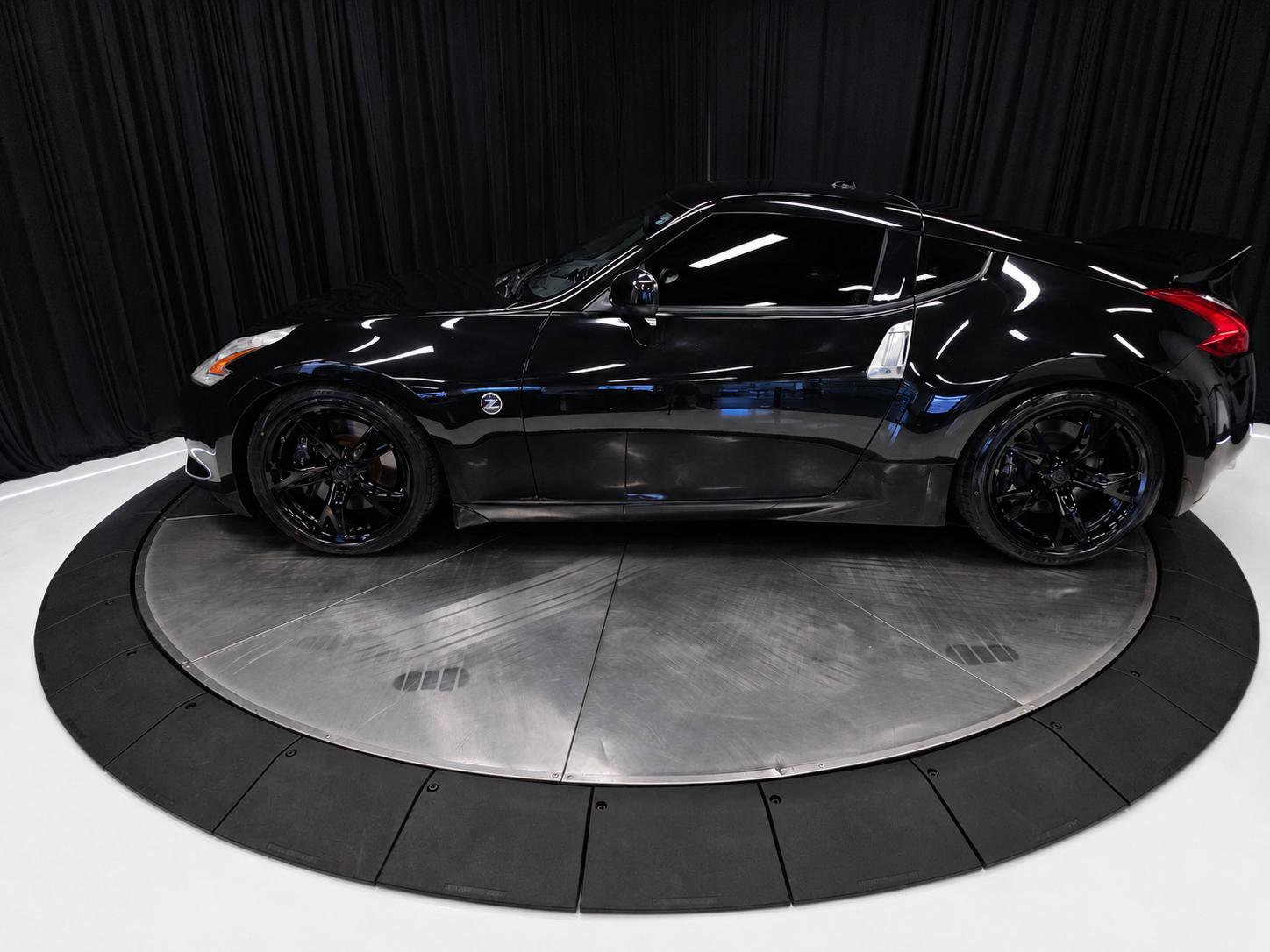 Used 2009 Nissan 370Z Touring w/ Sport Pkg RWD image 14