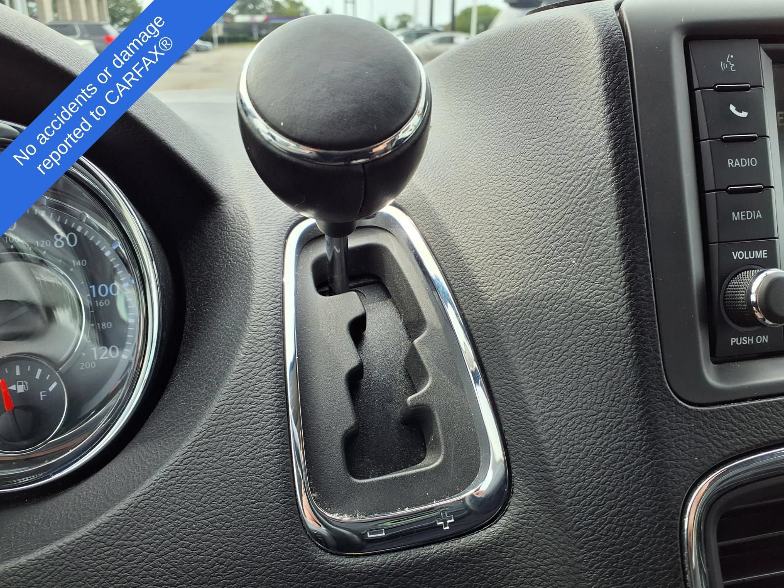 Used 2015 Chrysler Town & Country Touring-L FWD image 19
