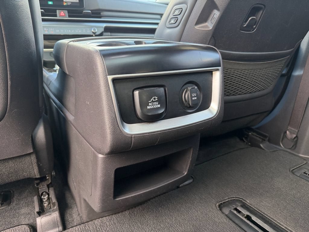 Used 2025 Kia Carnival SX w/ SX Dark Edition Package FWD image 32