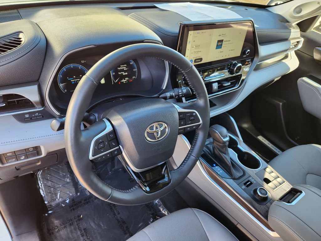 Used 2023 Toyota Highlander Limited image 9