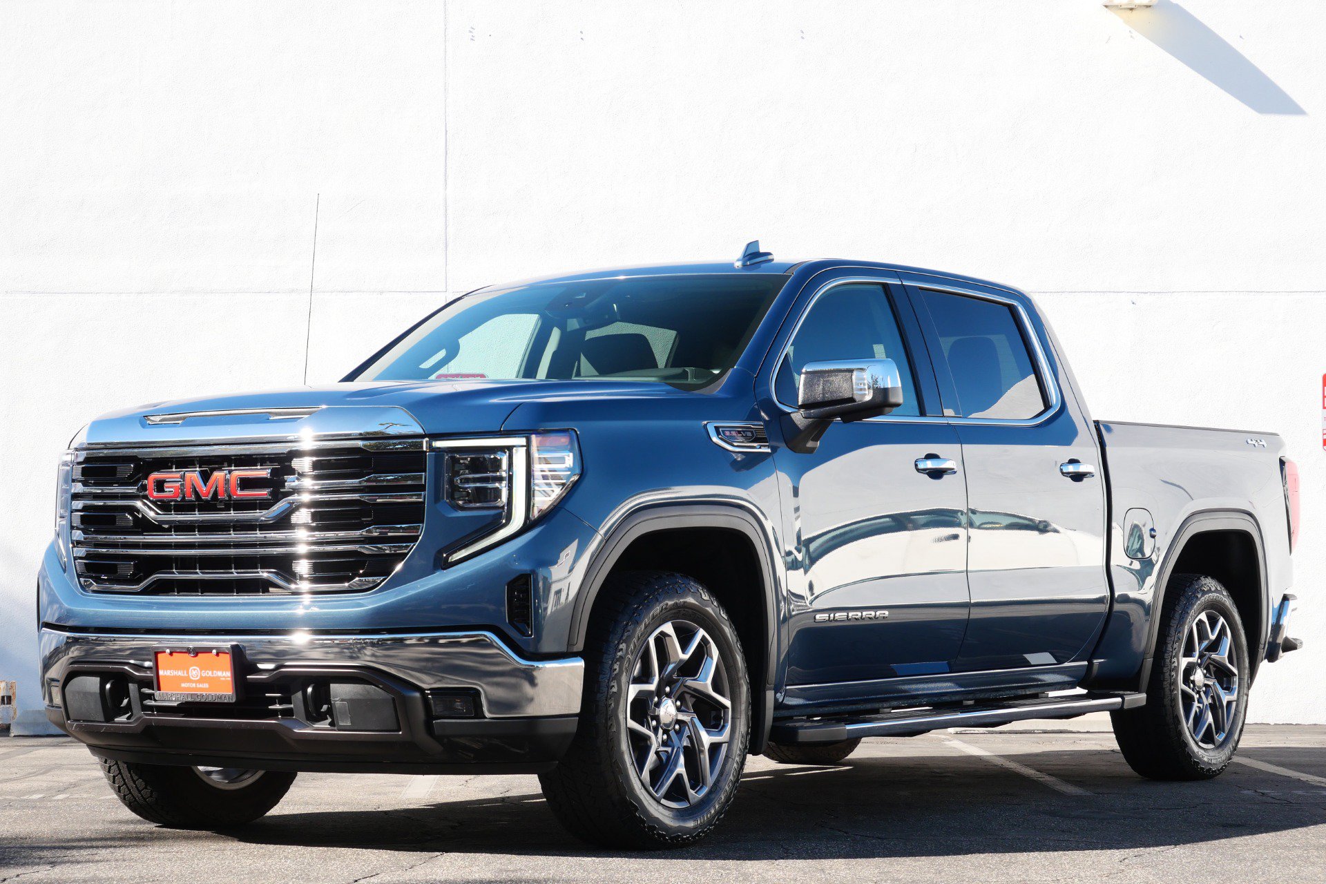 Used 2024 GMC Sierra 1500 SLT w/ SLT Premium Package AWD/4WD image 5