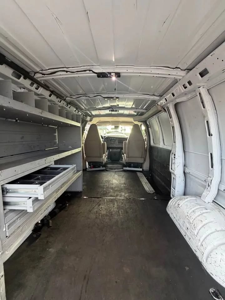 Used 2021 Chevrolet Express 3500 w/ Driver Convenience Package RWD image 11