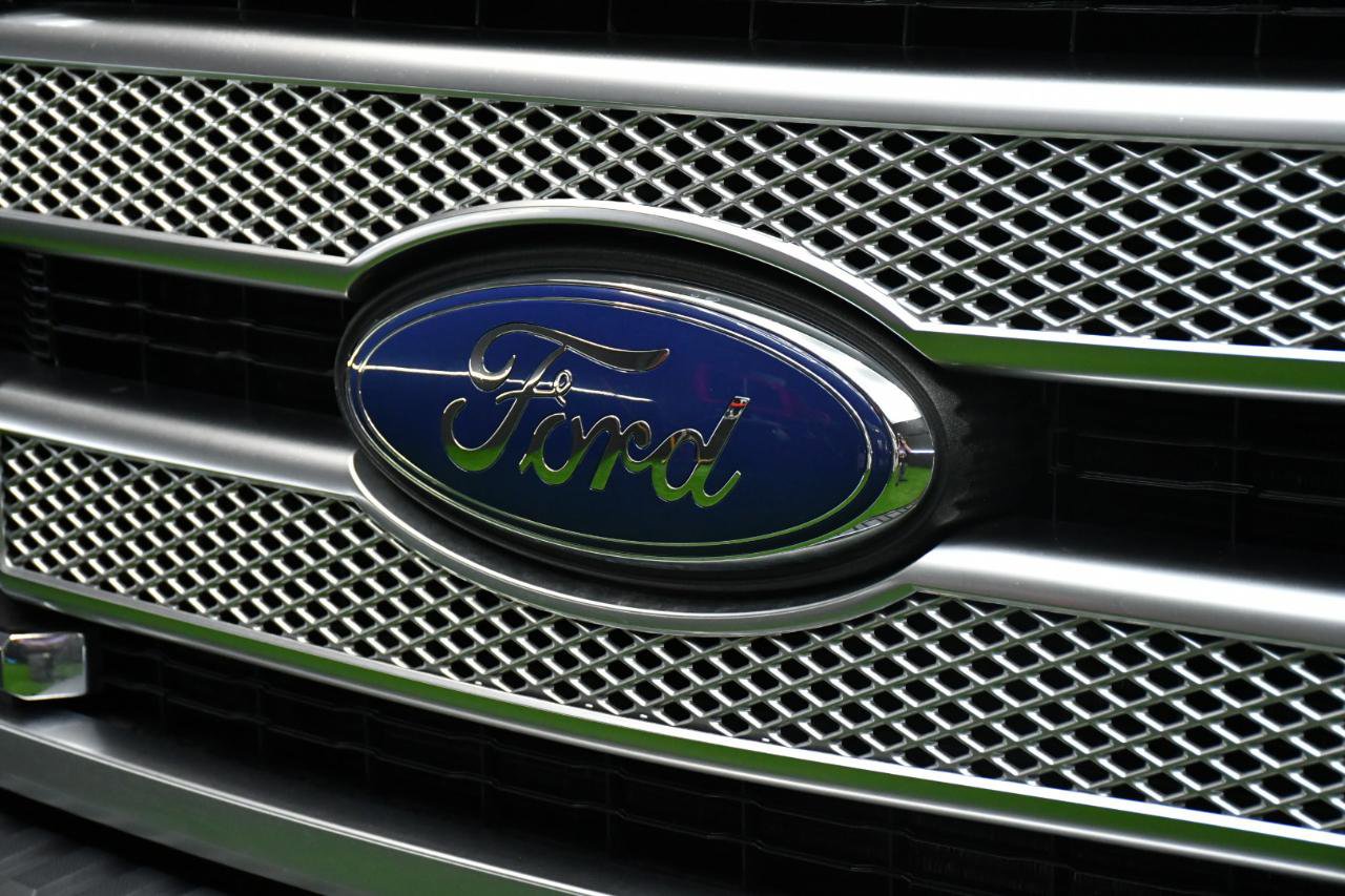 Used 2016 Ford F350 Platinum w/ FX4 Off-Road Package image 7