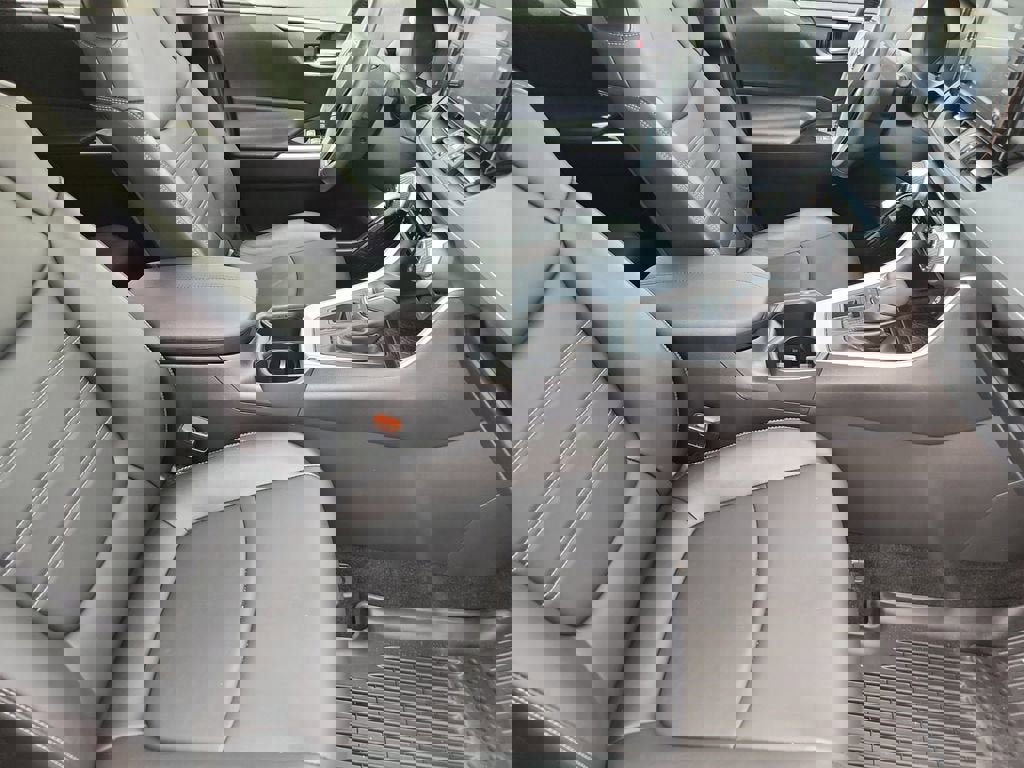 Used 2022 Toyota RAV4 XLE Premium image 15