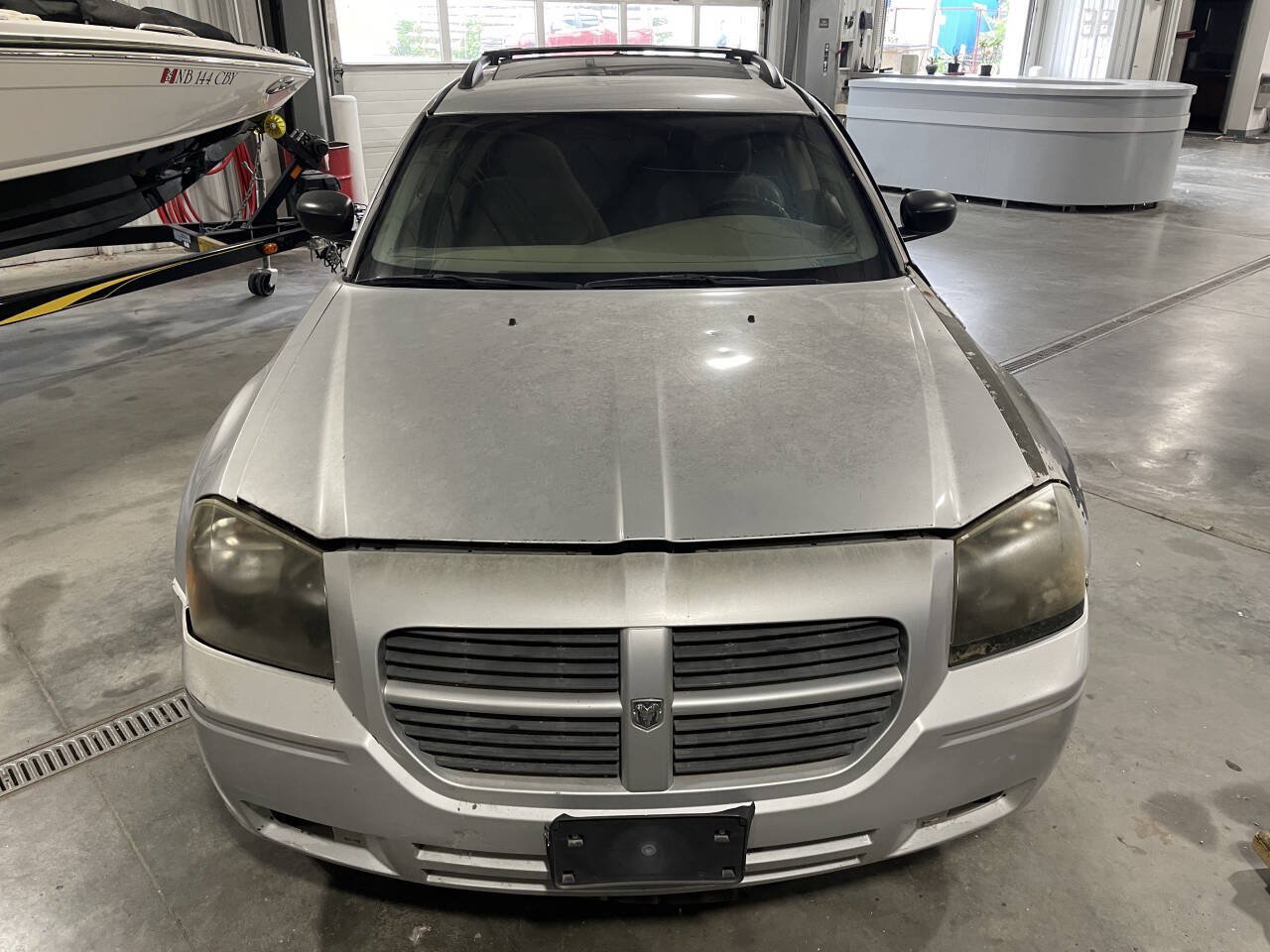 Used 2005 Dodge Magnum SE RWD image 2