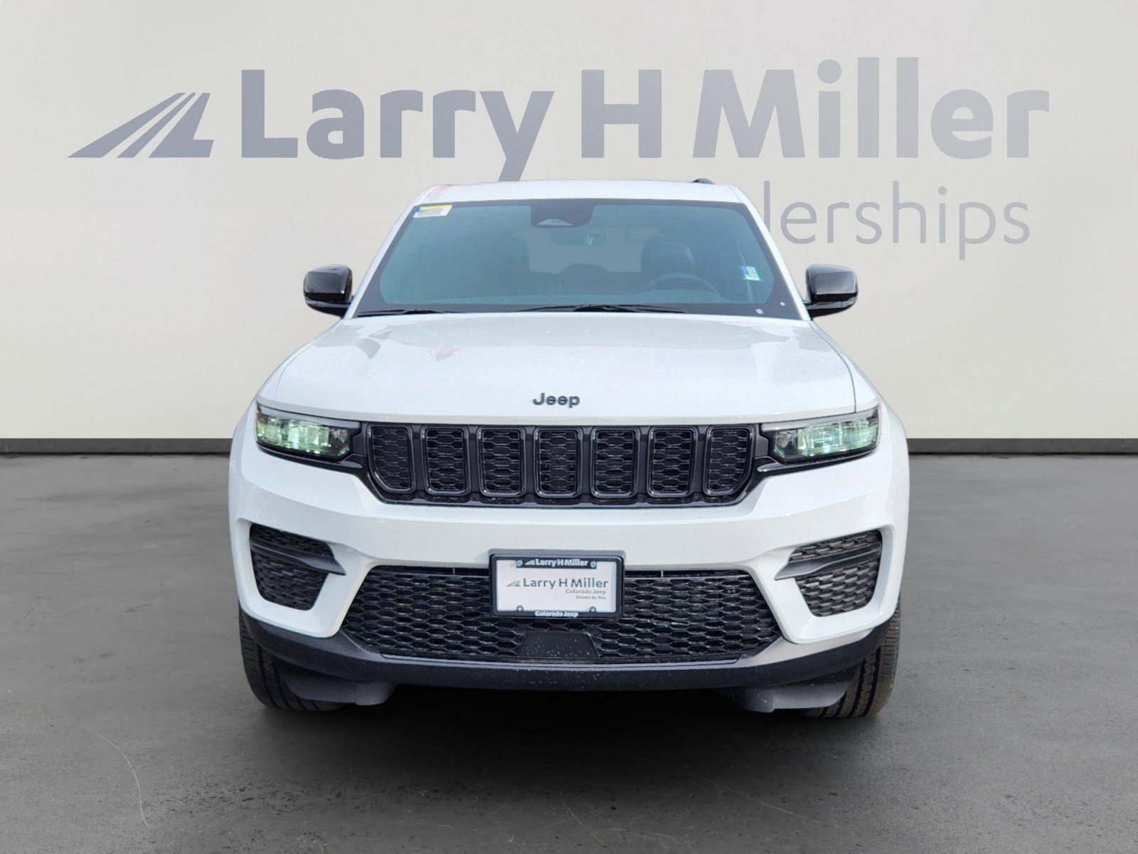 New 2025 Jeep Grand Cherokee Altitude image 5