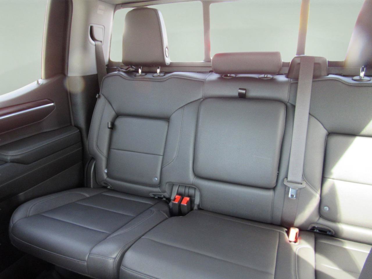 Used 2023 GMC Sierra 1500 SLT w/ SLT Premium Plus Package AWD/4WD image 8