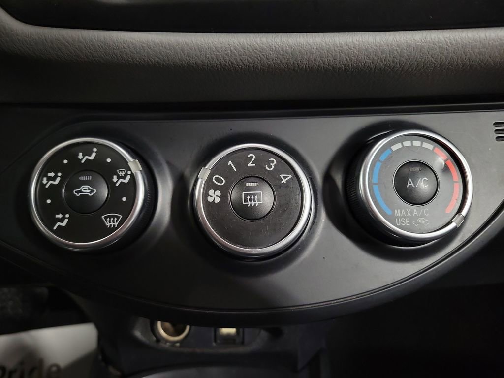 Used 2016 Toyota Yaris L image 18