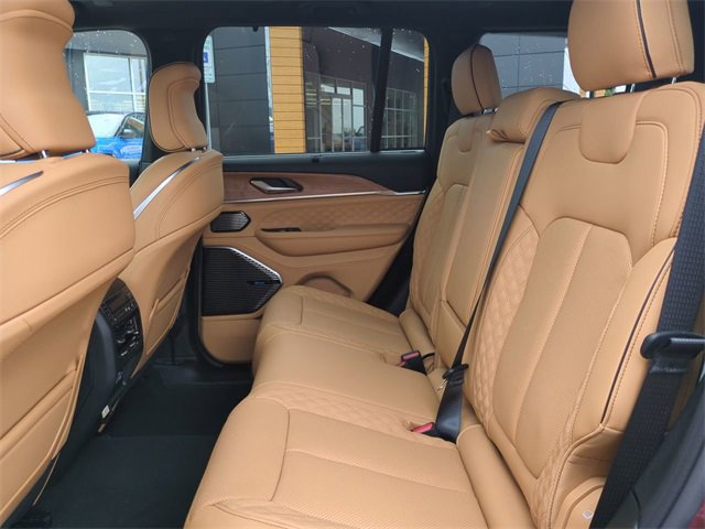 New 2025 Jeep Grand Cherokee Summit image 14