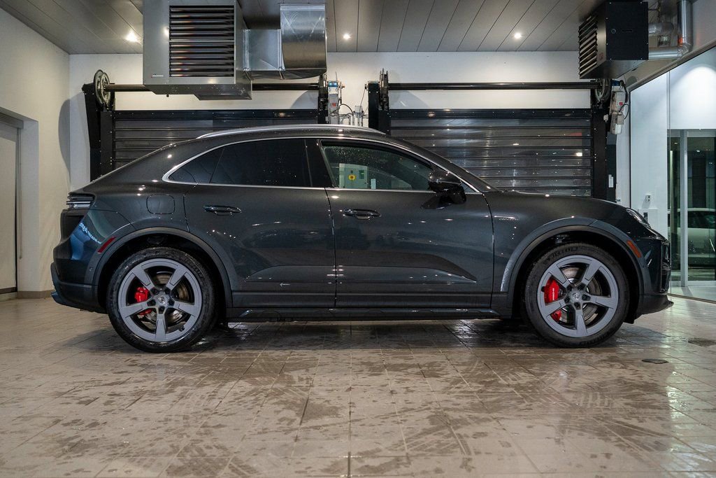 New 2025 Porsche Macan Turbo Electric AWD/4WD image 8